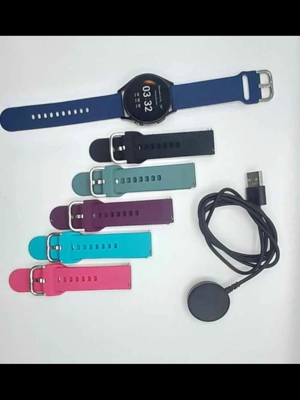 Smartwatch Galaxy 4 with Interchangeable Blue Strap and Charger.